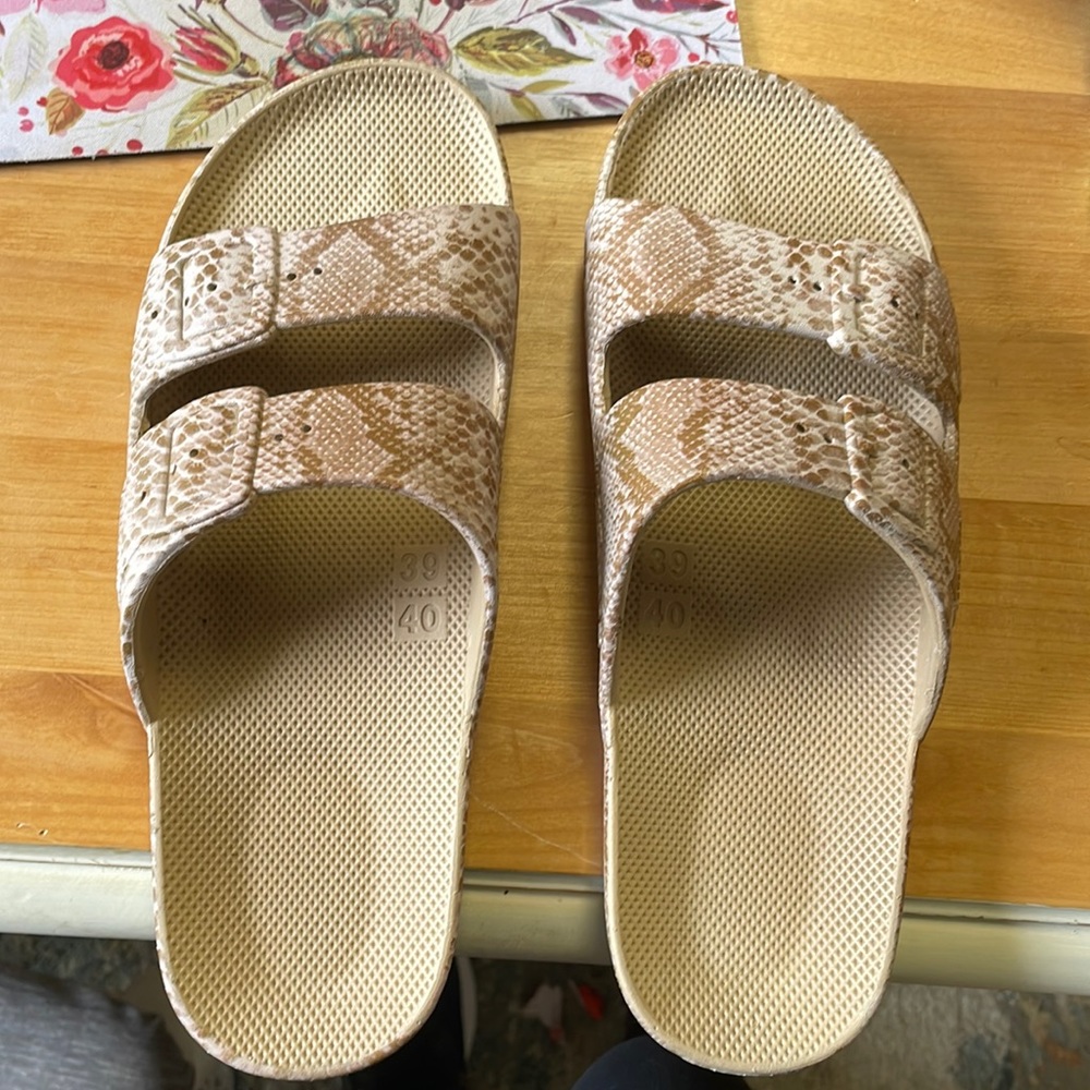 Tuckernuck Moses Sandals, 39/40